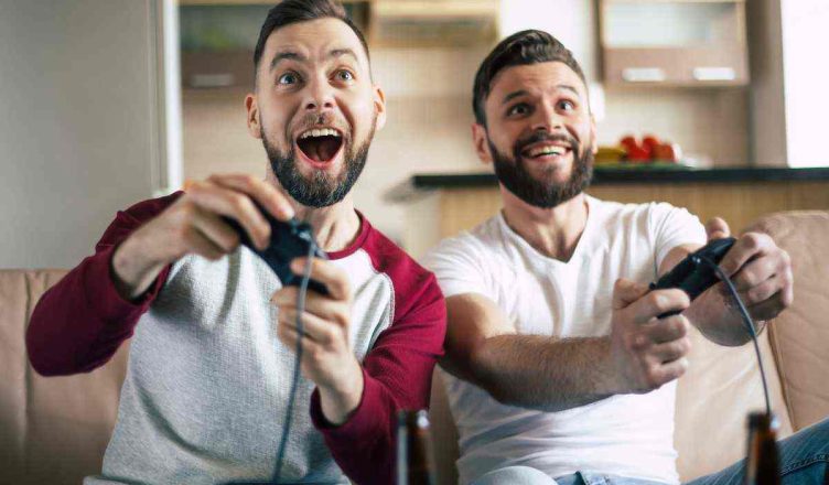 2 giocatori alla play station